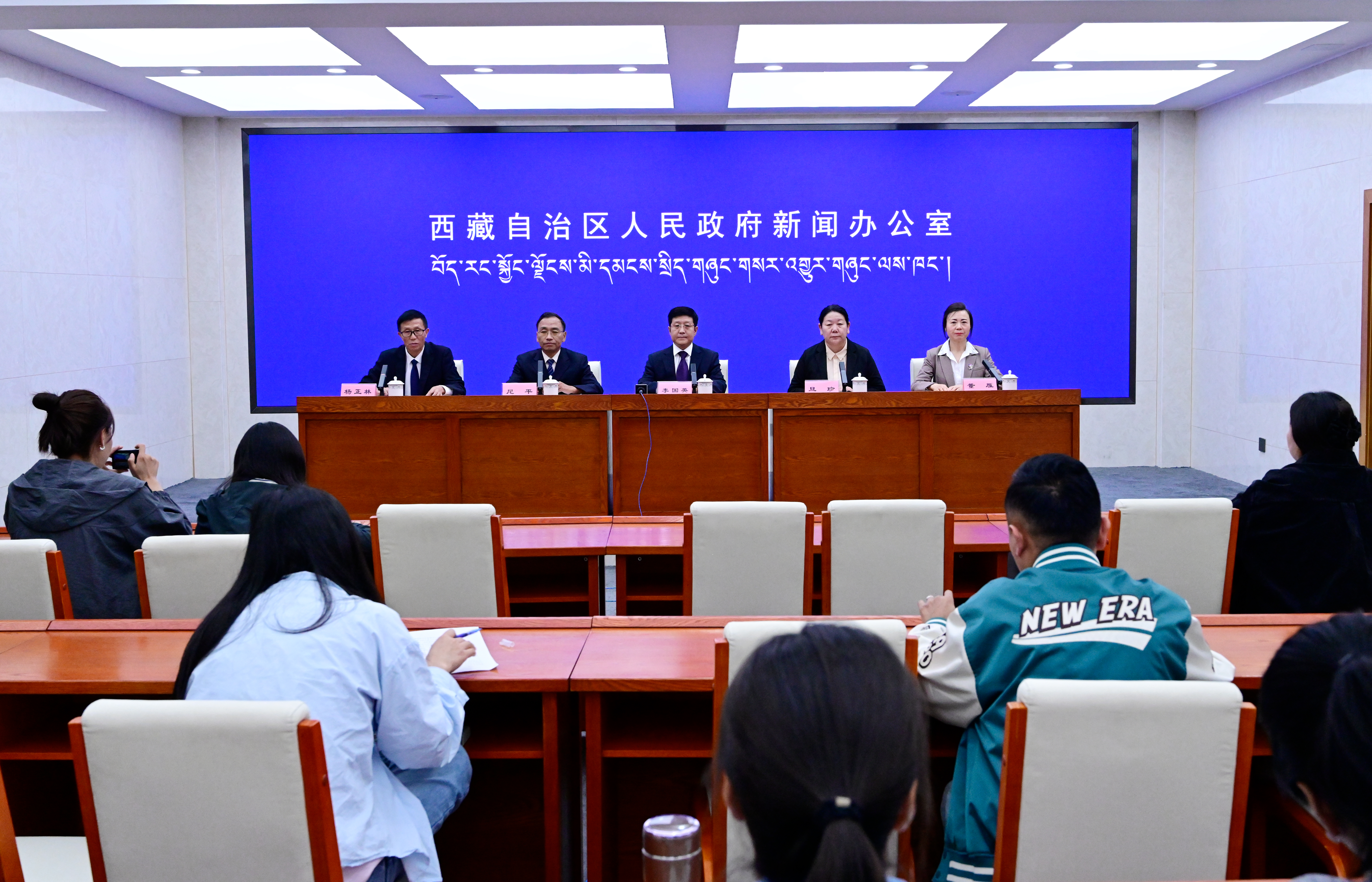 6f12bd942f58ed017eb958d42f285856.jpg 6f12bd942f58ed017eb958d42f285856.jpg